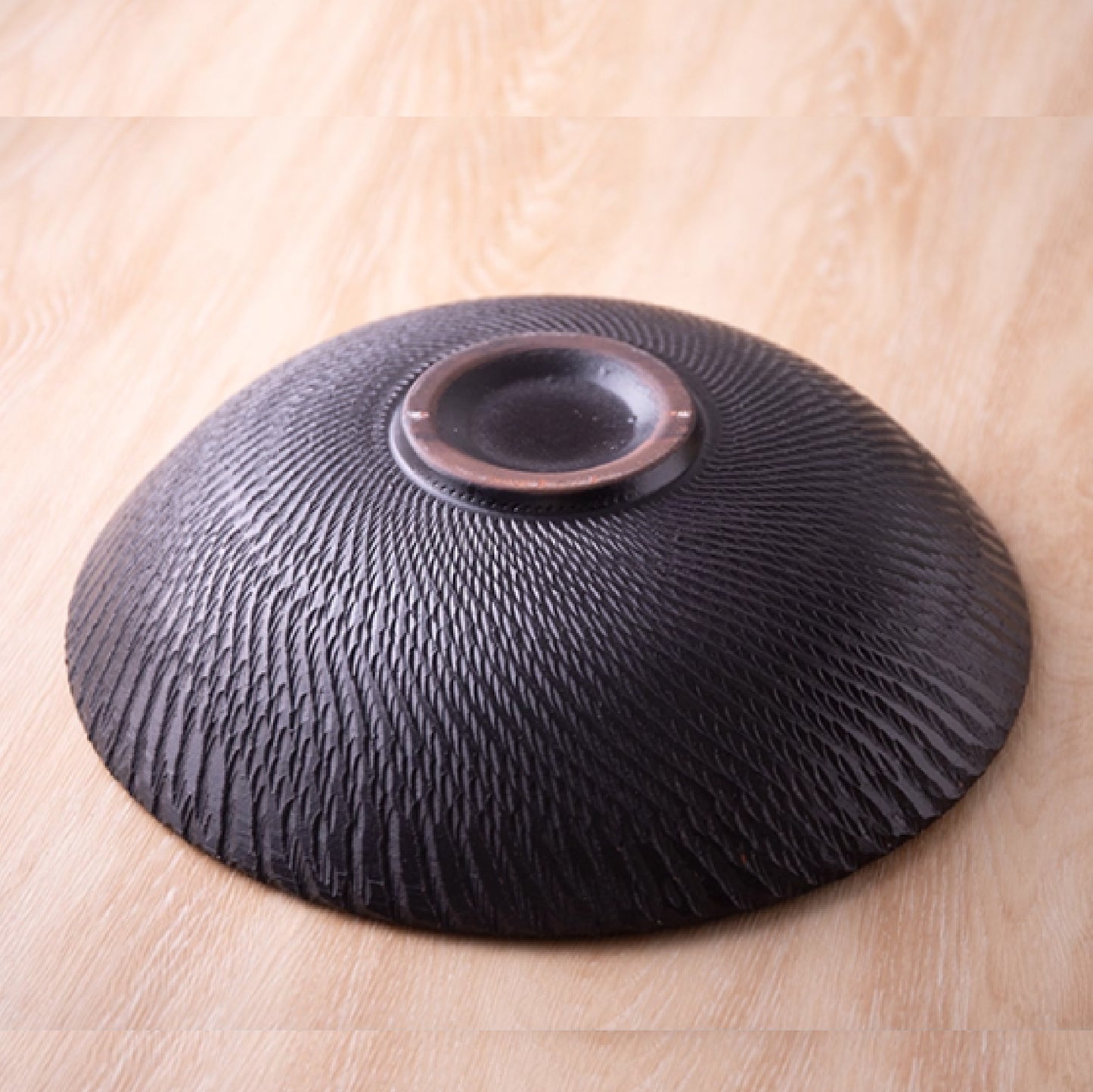 刻紋陶瓷深盤 | 深棕 | 直徑34.3 cm 陶瓷 圓深盤