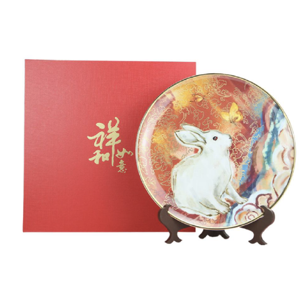 客製化餐廳器皿,高品質餐具訂製服務
品牌專屬Logo餐盤,提升餐廳形象
餐廳專用客製化瓷器,獨特設計提升用餐體驗
專業餐具訂製,適用飯店、高端餐飲
咖啡廳專屬杯盤組,提升品牌一致性
客製化企業禮品,品牌專屬Logo禮盒設計
高質感商務禮贈品,適合企業行銷活動
品牌訂製禮品,提升企業形象的專屬禮盒
公司紀念品推薦,高端客製化企業禮贈品