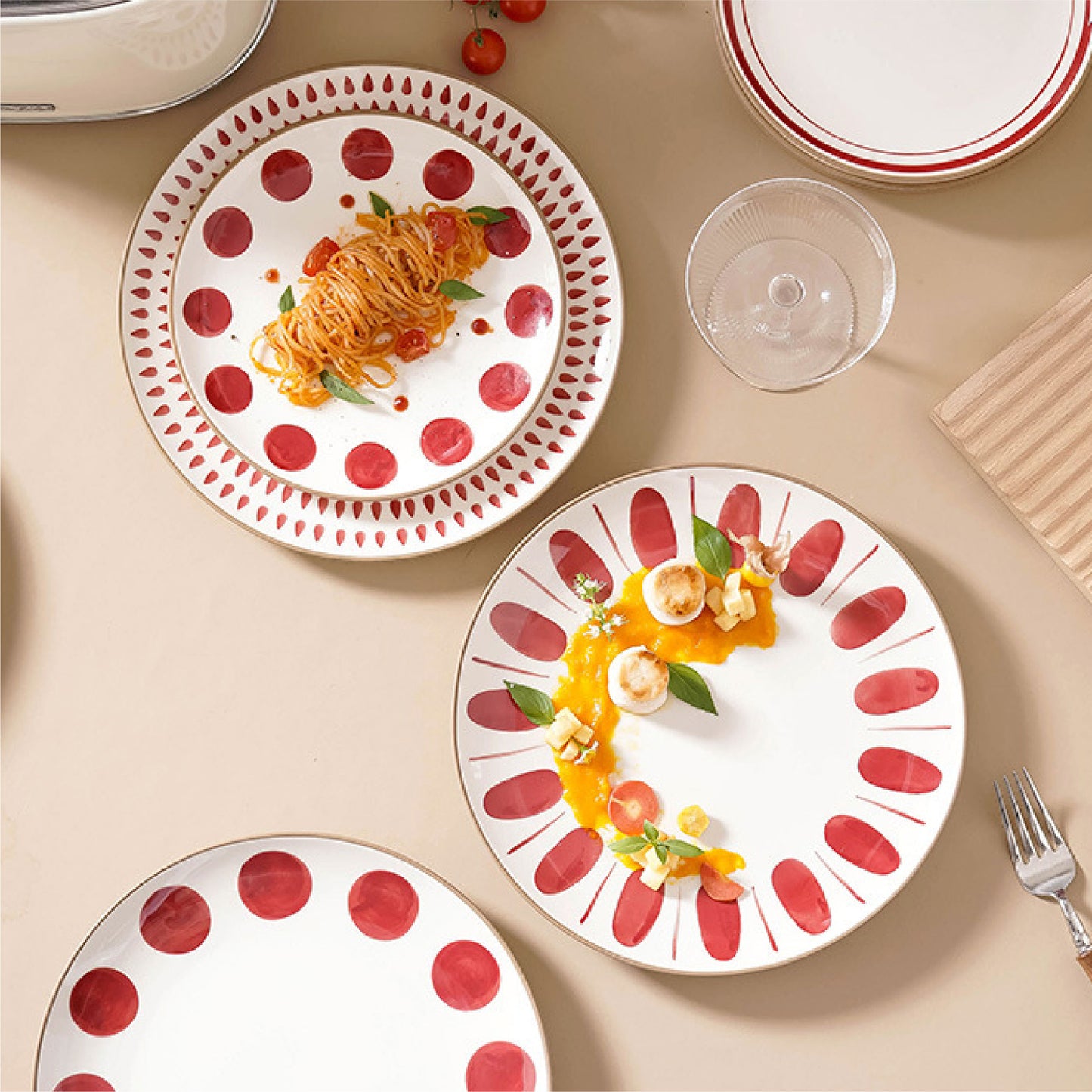 手繪盤 | 藍圓點 | 直徑 20.3 cm 陶瓷 中圓淺盤