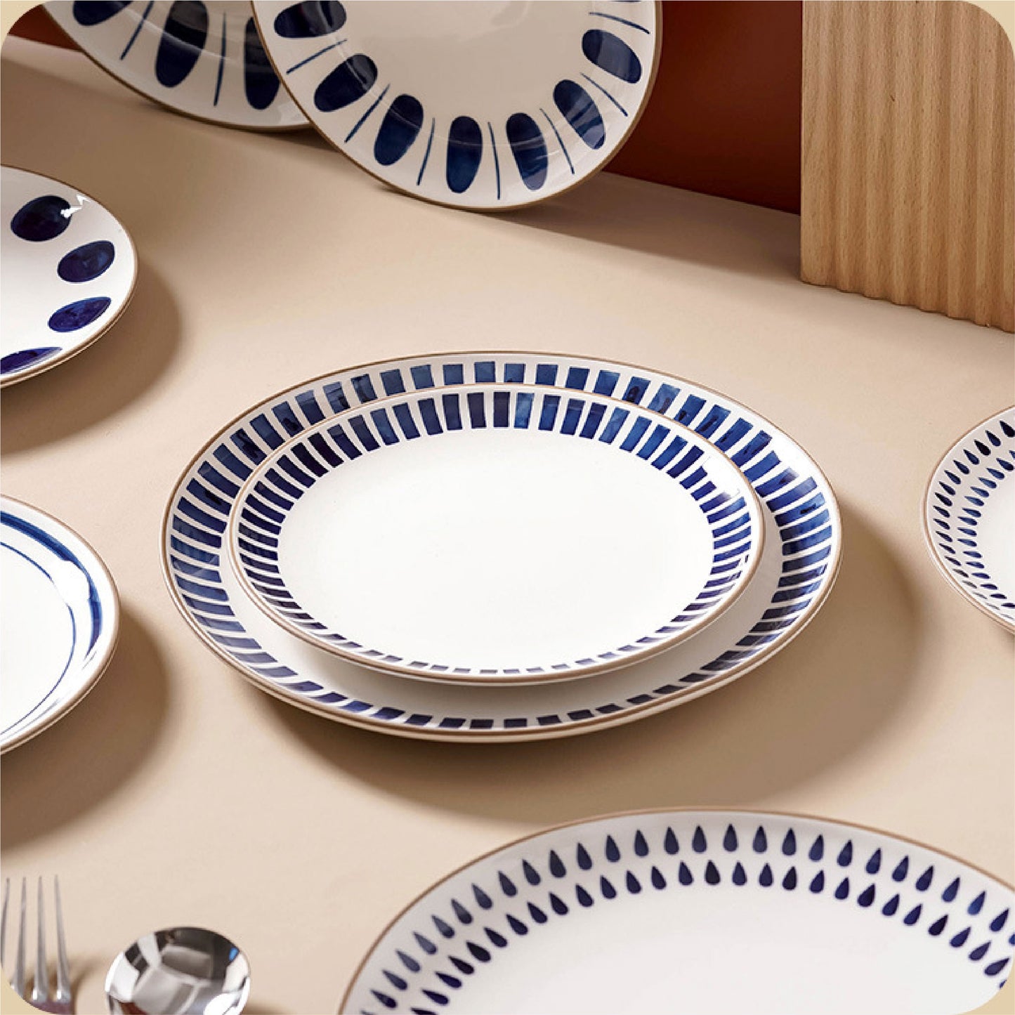 手繪盤 | 紅雙線 | 直徑 20.3 cm 陶瓷 中圓淺盤