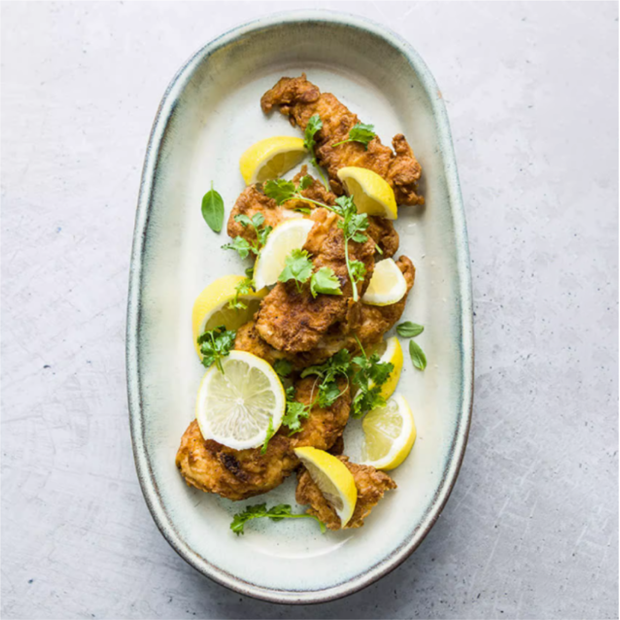 水生之靈復古盤 | 白 | 直徑32.5 cm 陶瓷 橢圓盤