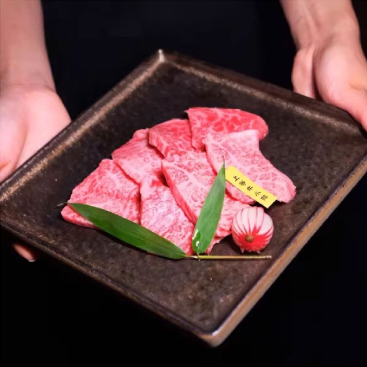 鎏金古樸垂紋方盤 | 金 | 25 cm 陶瓷 方形盤