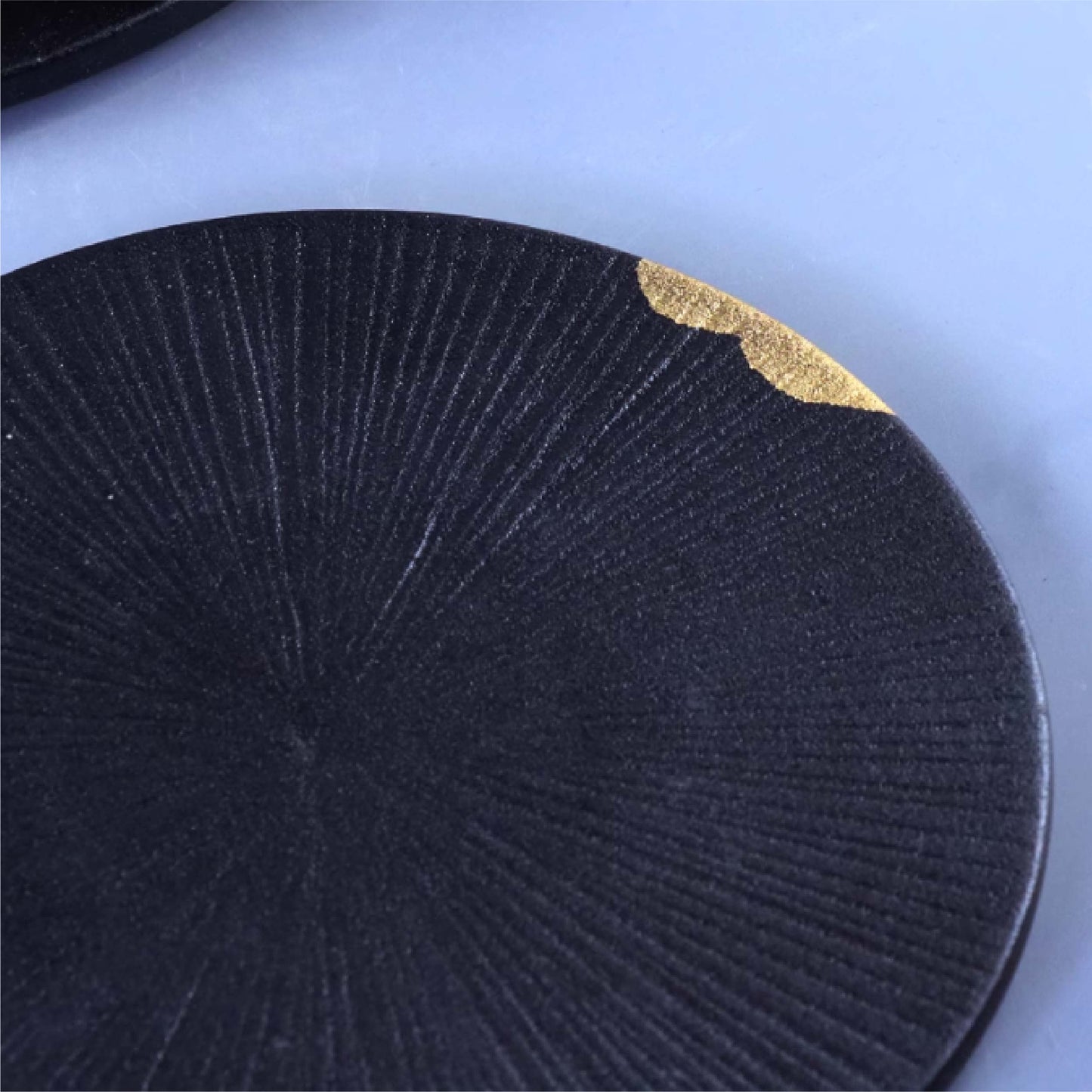 點金放射紋陶瓷盤 | 黑 | 長20.5~28 cm 陶瓷 圓平盤 - 好生活實驗所