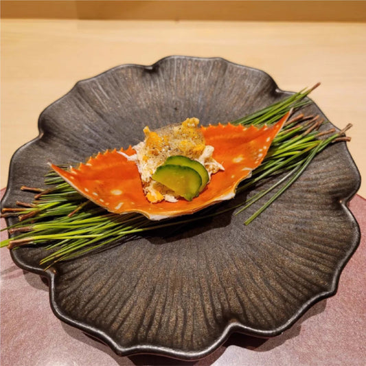 桔梗刻紋陶瓷盤 | 棕 | 直徑25 * 高3.5 cm 陶瓷 不規則型盤