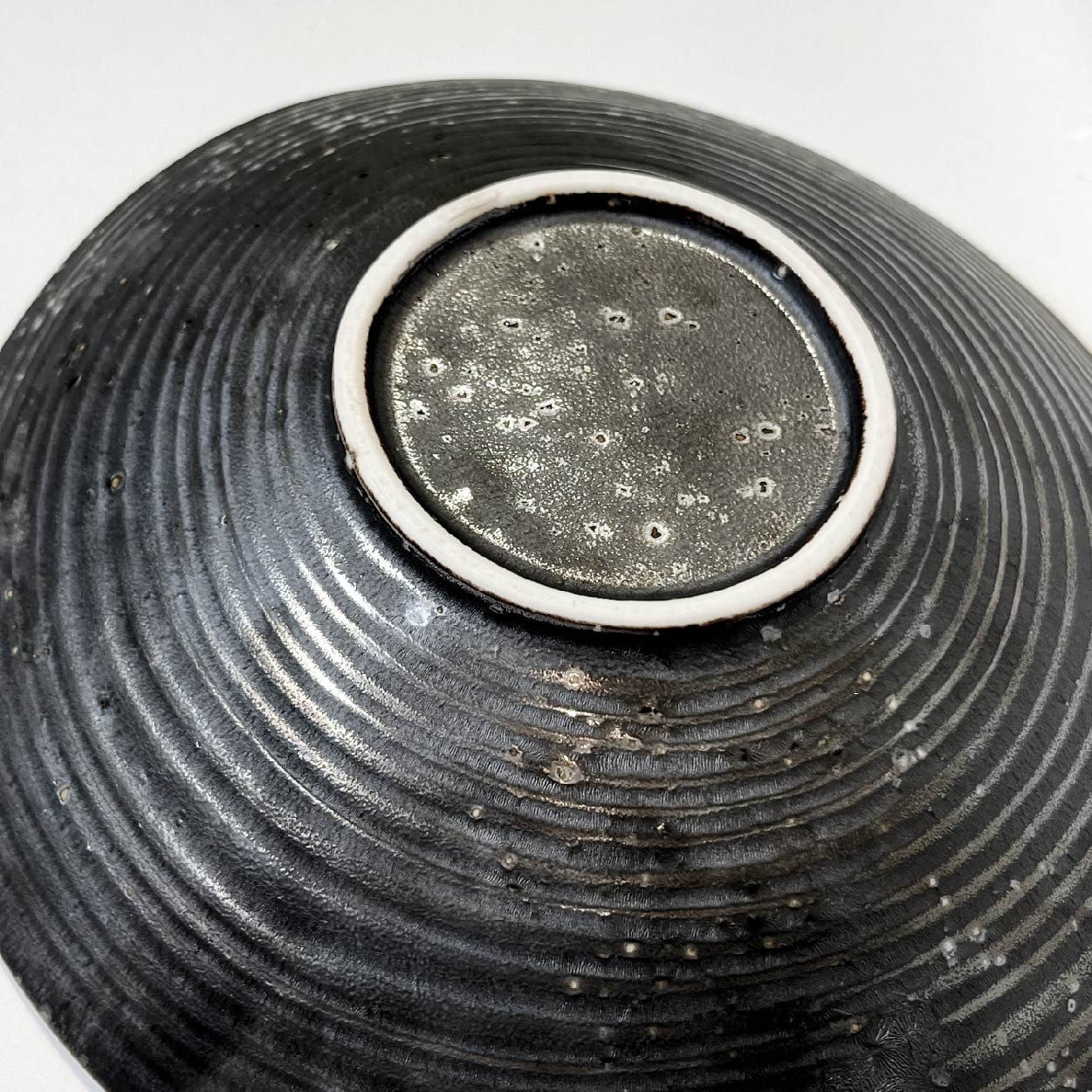 墨月陶瓷不規則圓盤 | 銀棕 | 19 cm 陶瓷 不規則圓盤 - 好生活實驗所