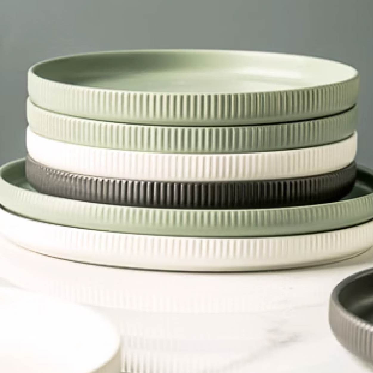 亮面豎紋立邊盤 | 2色 | 25cm 陶瓷 圓平盤