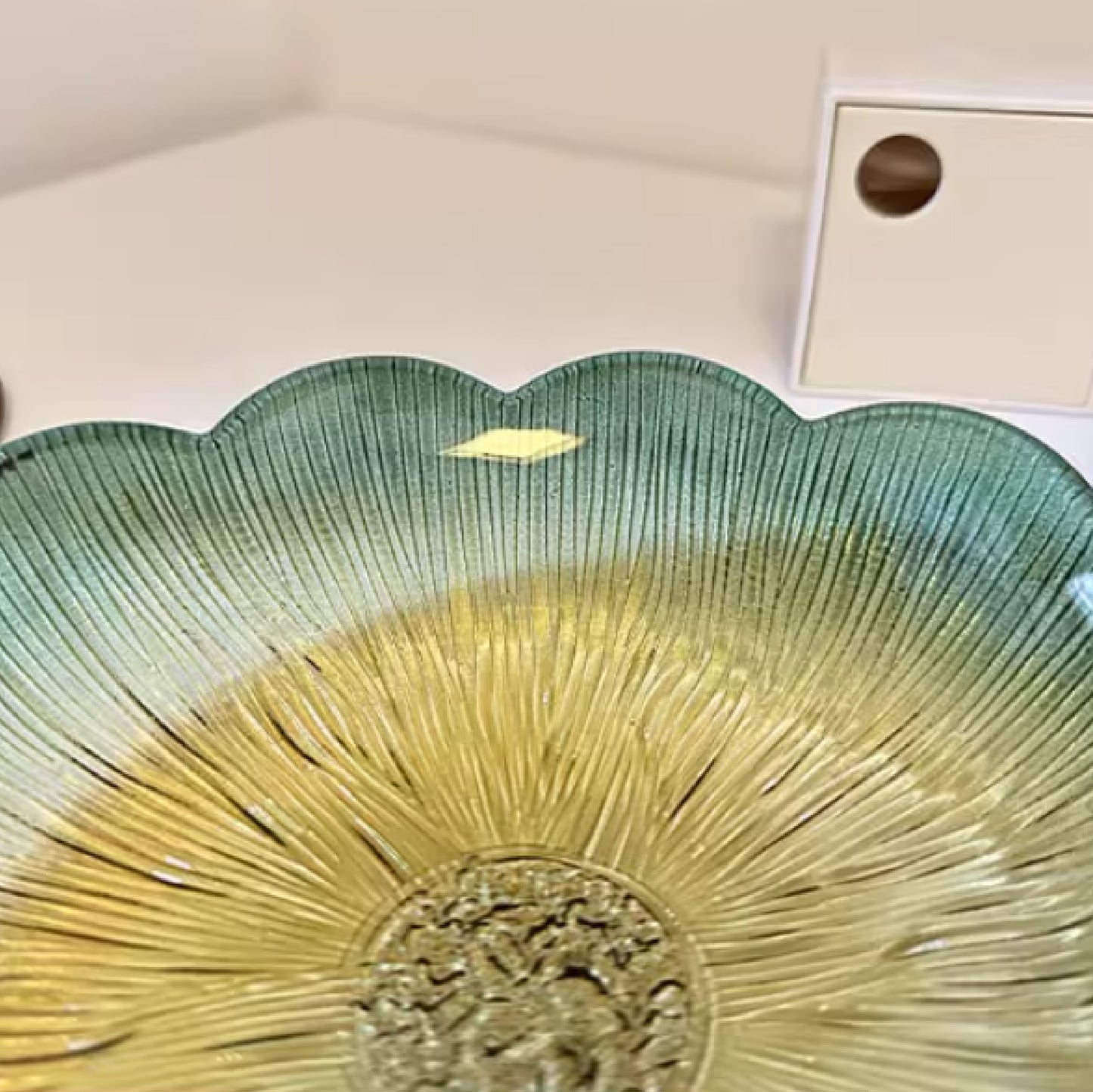 日照湖心花型玻璃果盤 | 直徑22 cm 玻璃 花形盤