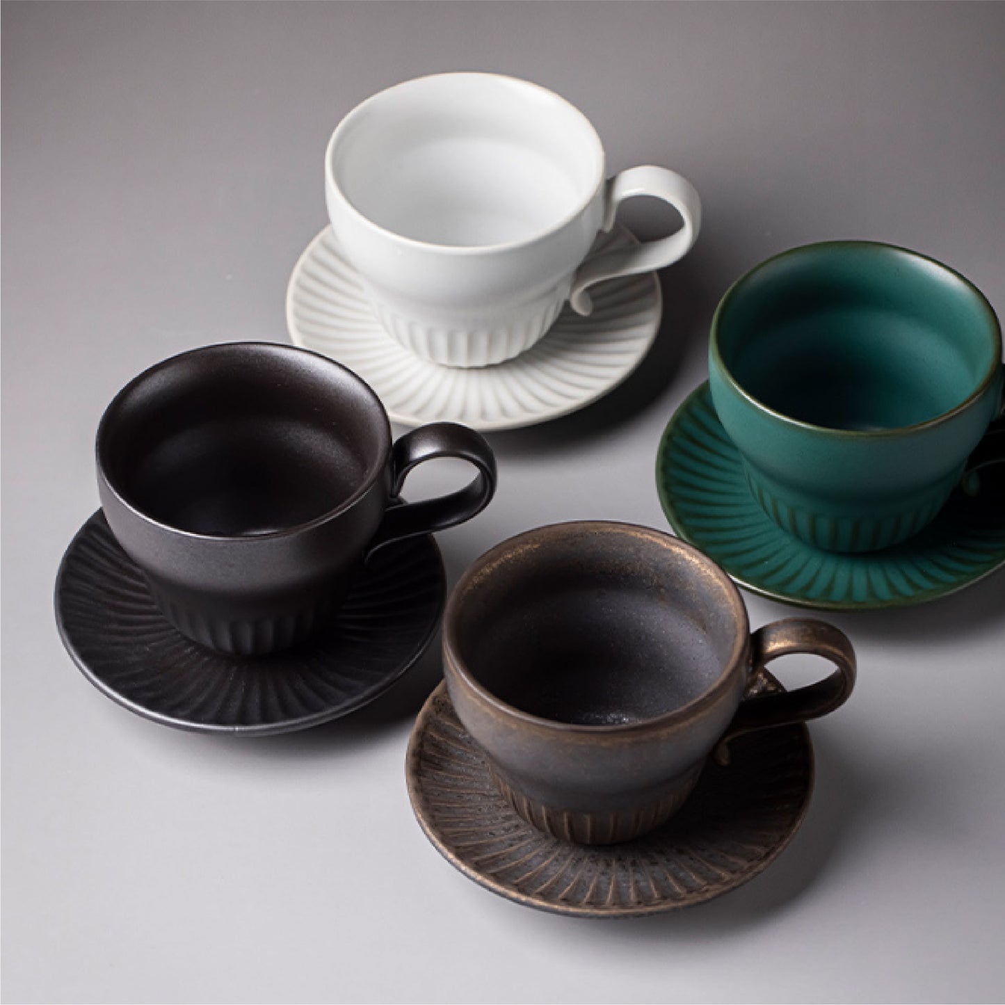 復古豎紋咖啡杯 | 鐵綉 | 10.8 cm 陶瓷 杯盤組