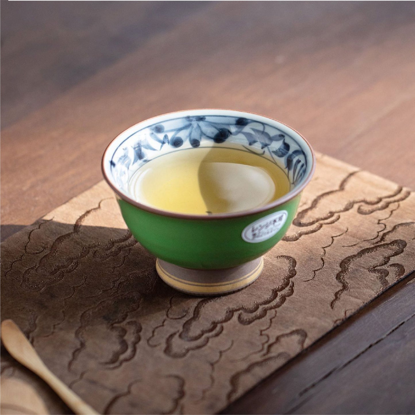 日本製波佐見燒白岳手工杯 | 翠唐草 | 口徑 8 cm 陶瓷 杯 - 好生活實驗所