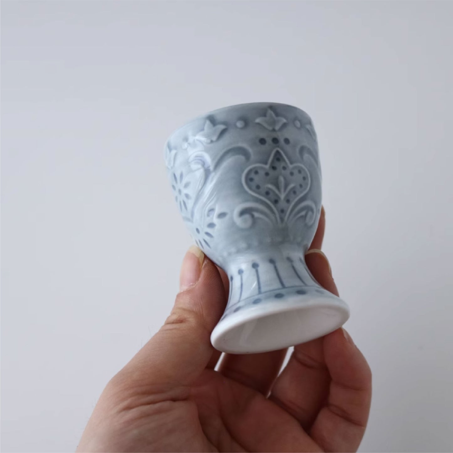 鬱金香浮雕系列 | 霧霾藍 | 口徑4.8 cm 陶瓷 蛋托 - 好生活實驗所