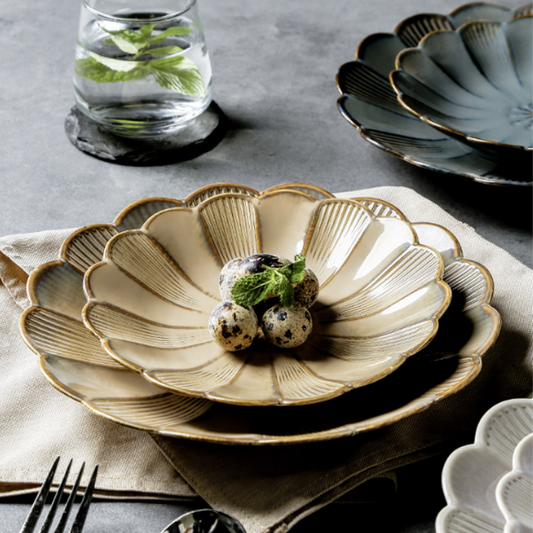 窯變釉花型盤 | 艷蘭綠(黃棕綠) | 23.5 cm 陶瓷 中淺盤