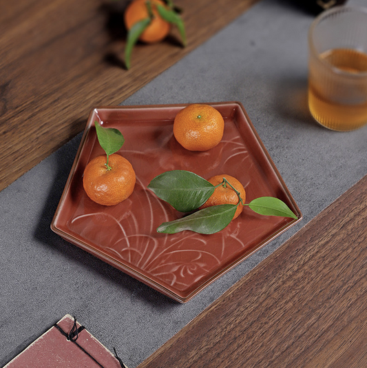 中式花窗園景冰裂紋盤 | 故宮紅 | 25.6 cm 陶瓷 海棠盤