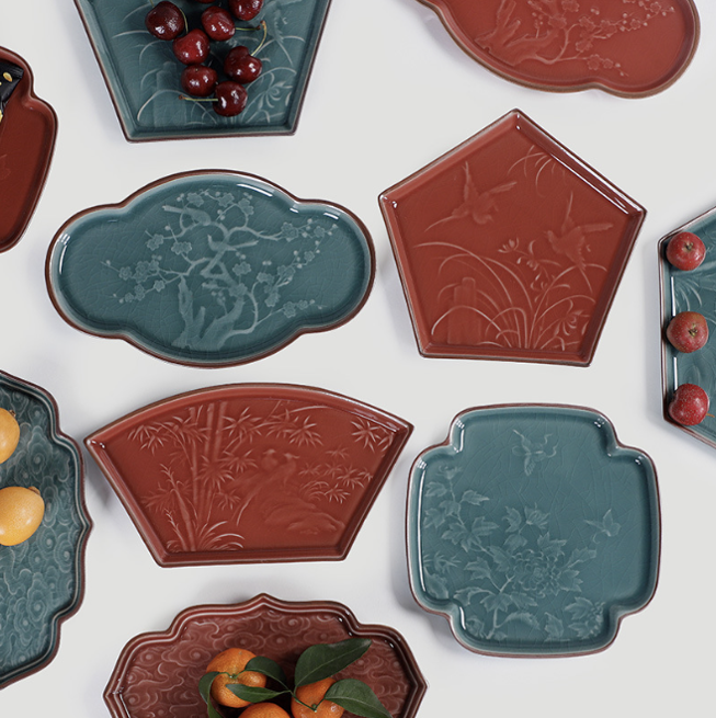 中式花窗園景冰裂紋盤 | 故宮紅 | 21 cm 陶瓷 五角盤