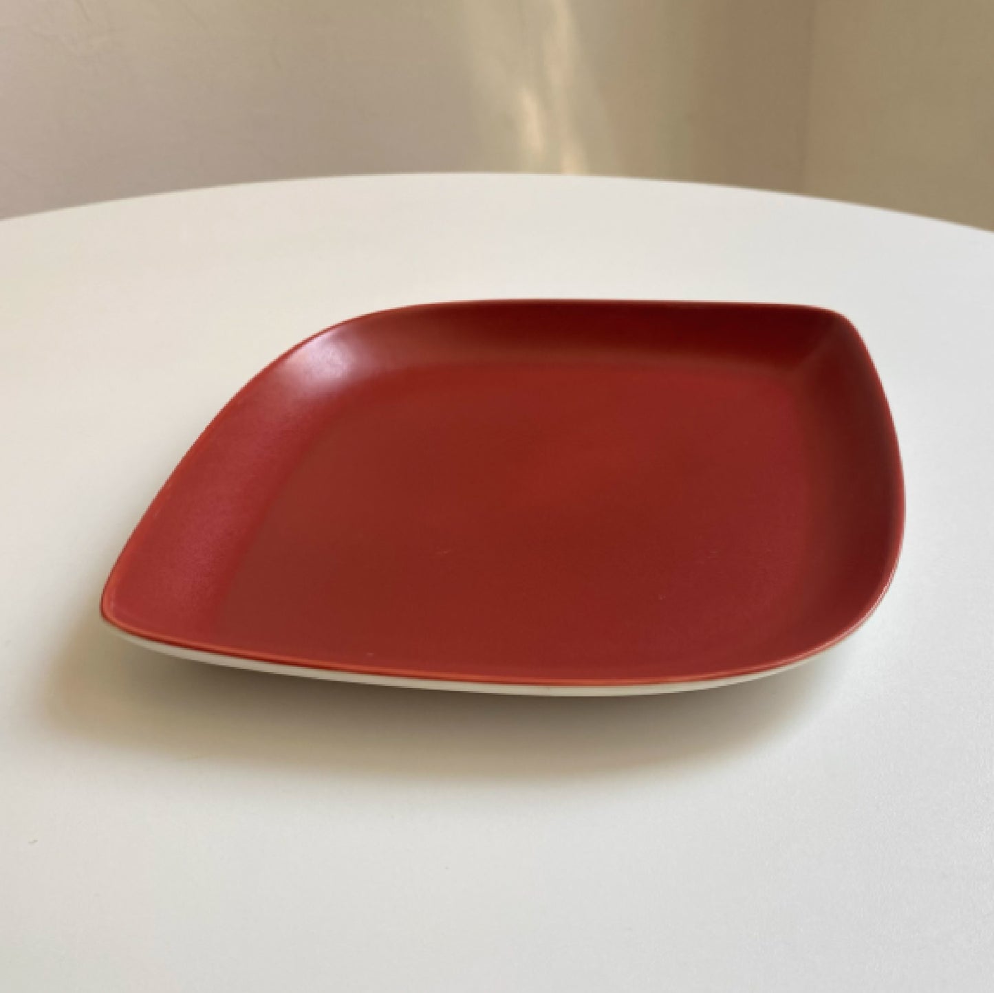 10吋啞光茄紅菱型平盤 | 啞光紅 |  長26 cm  陶瓷 方盤