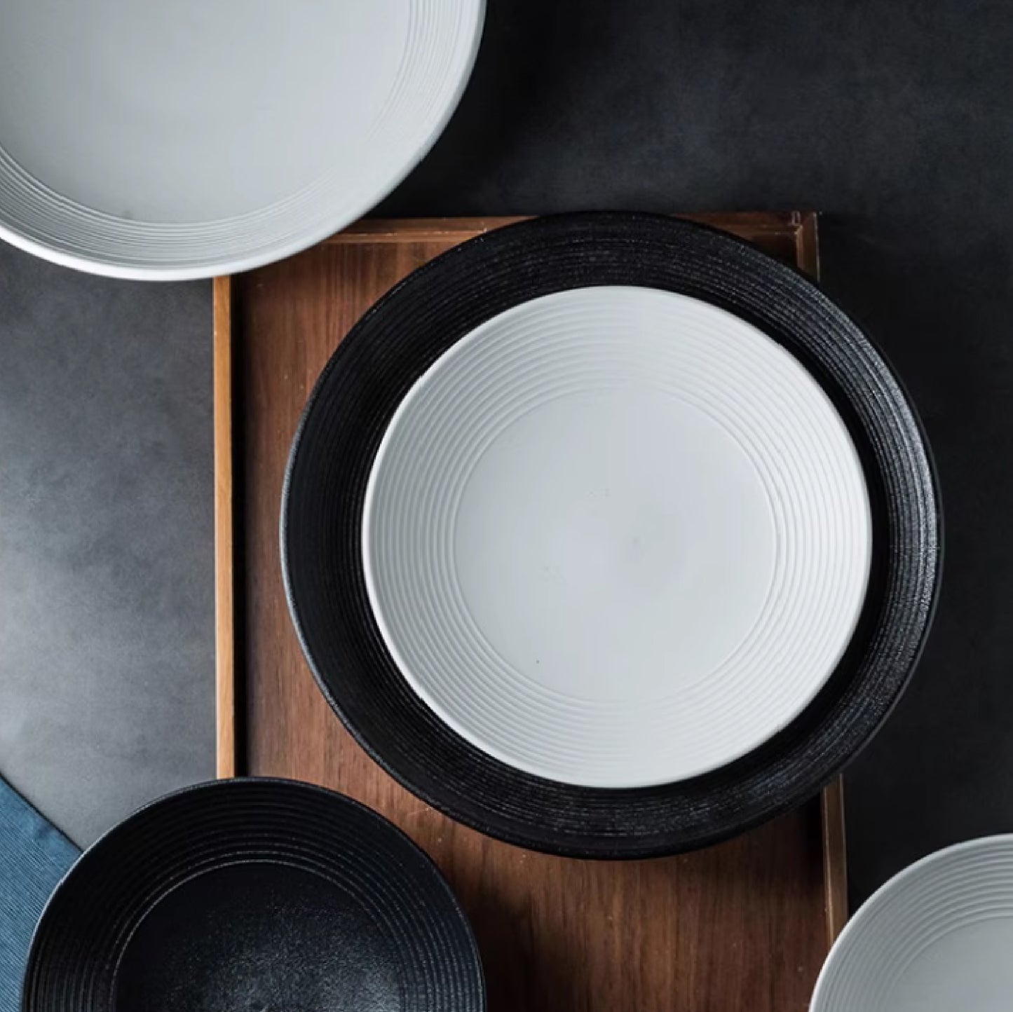 磨砂圈紋陶瓷圓深盤 | 黑白 | 直徑 19.5~29.5 cm 陶瓷 圓深盤