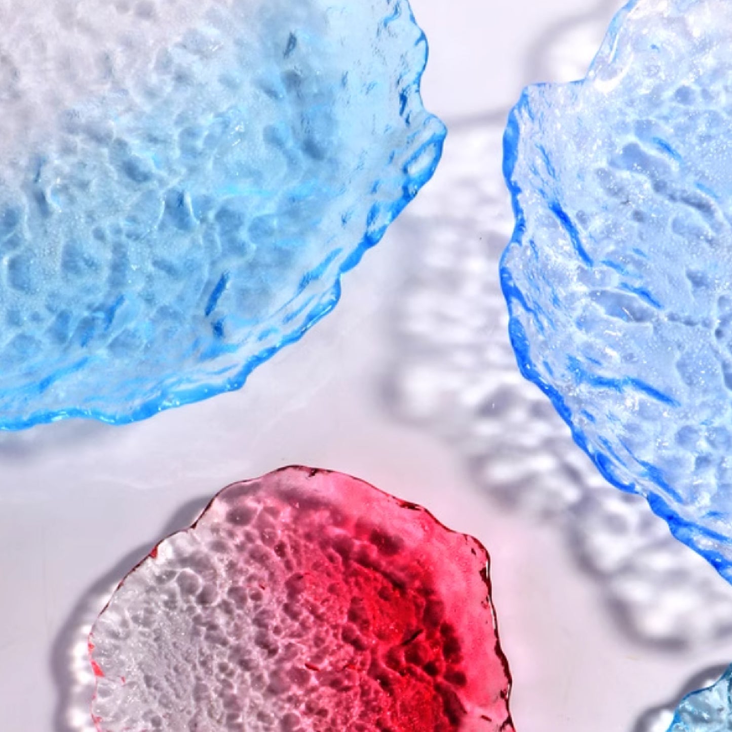 冰漾玻璃平盤 | 4色 | 直徑24 cm 玻璃 不規則盤