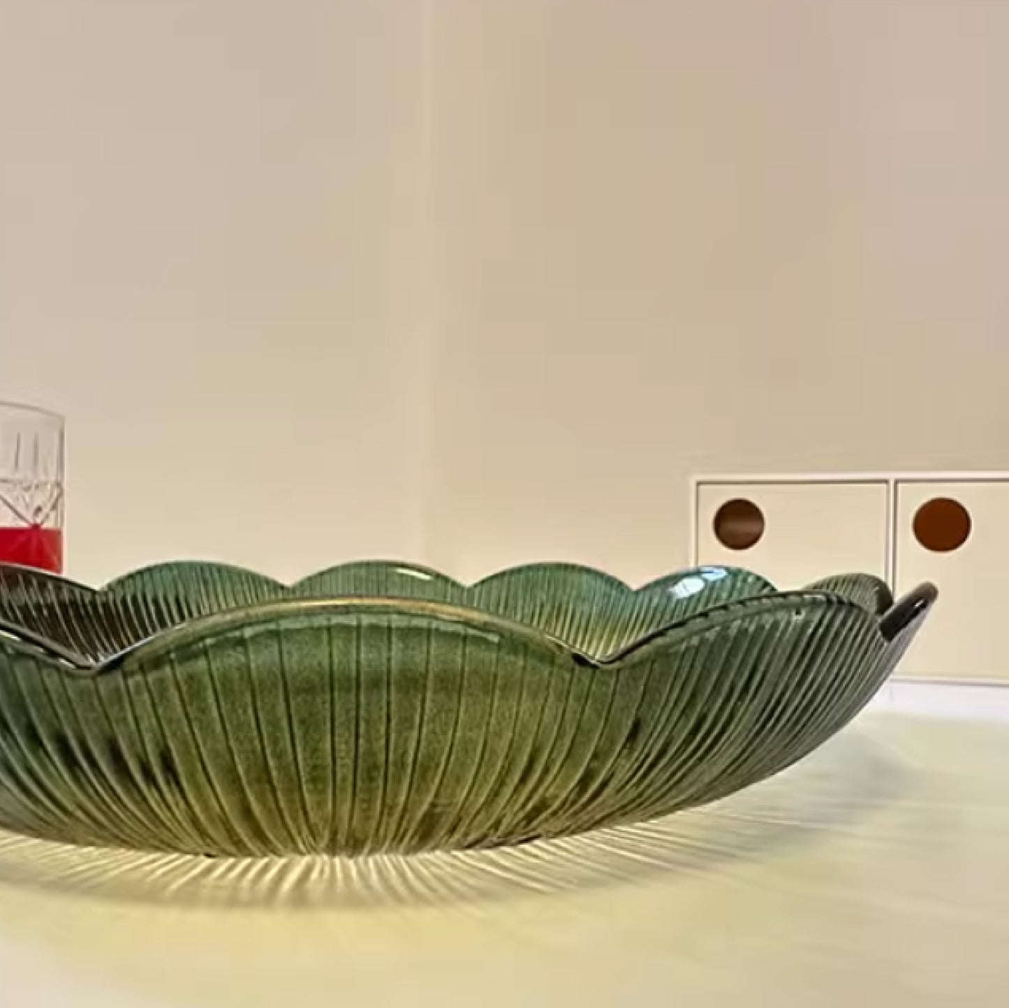 日照湖心花型玻璃果盤 | 直徑22 cm 玻璃 花形盤