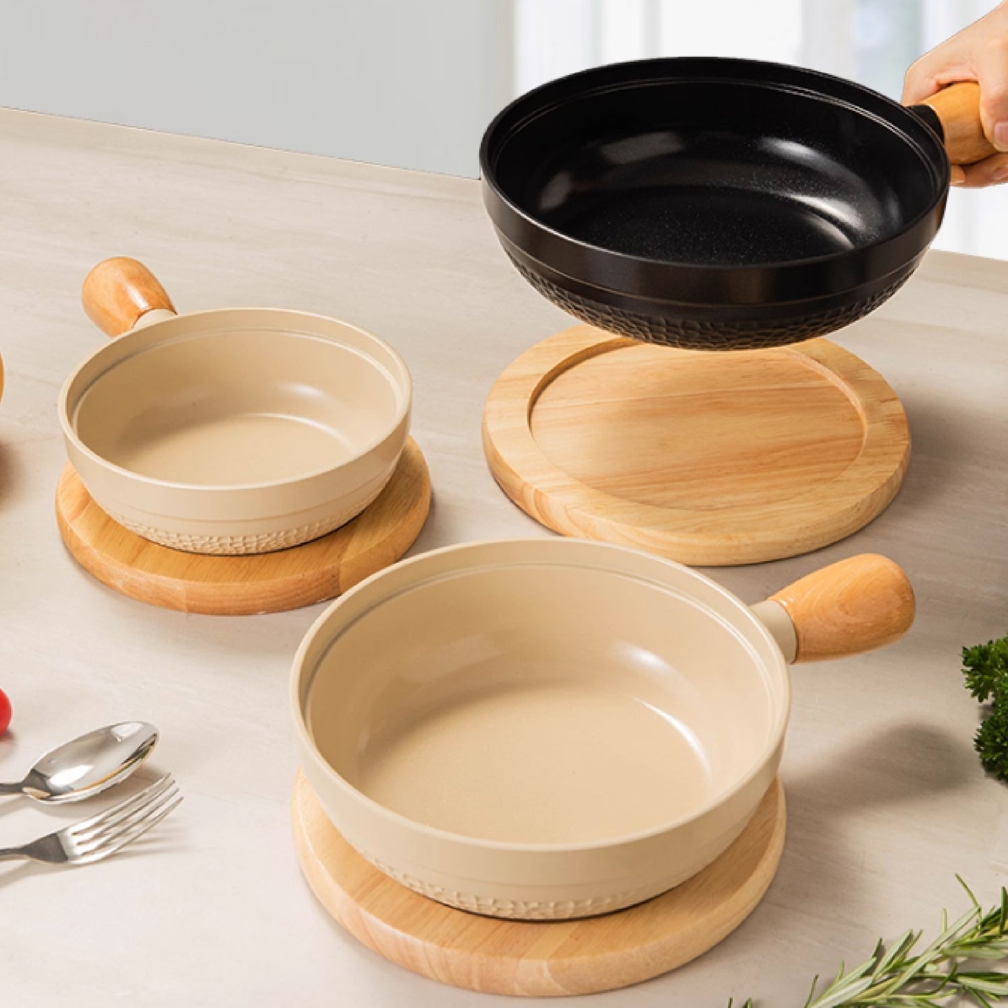 鋁合金捶紋木柄煲仔鍋 | 黑白 | 16 cm 鋁合金 鍋