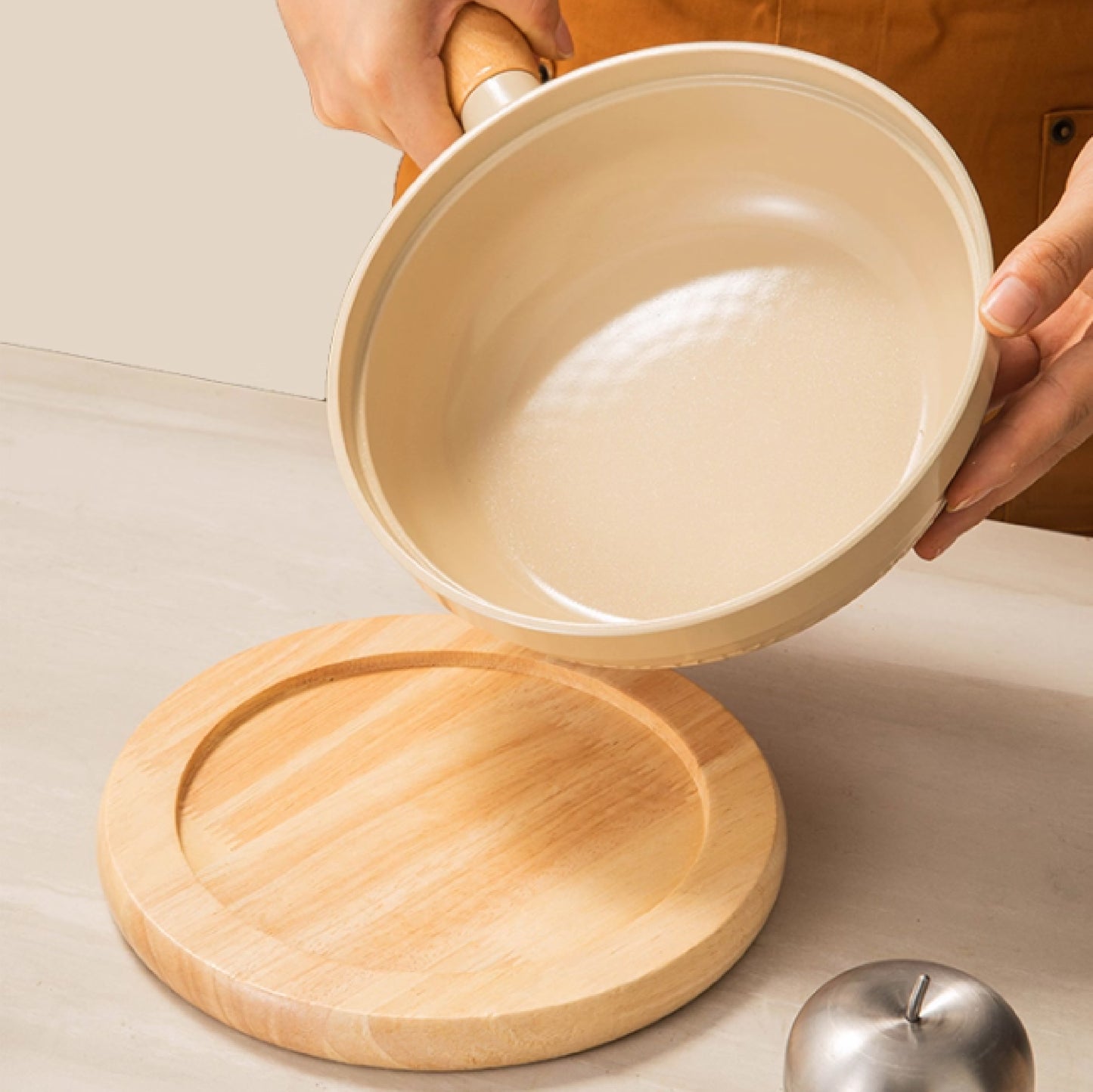 鋁合金捶紋木柄煲仔鍋 | 黑白 | 16 cm 鋁合金 鍋